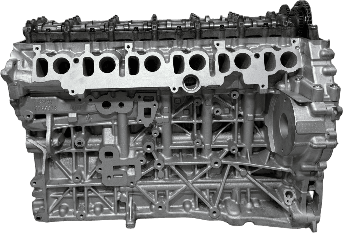 Remanufactured six-cylinder diesel engine, example image of an exchange engine